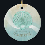 Beach House Clam Muschel Aqua Blue ID623 Keramik Ornament<br><div class="desc">Diese Keramik-Ornament-Design in den sanften Farben Meer und Sand erlaubt es Ihnen leicht, Ihren eigenen Namen und Text mit der bereitgestellten Vorlage hinzuzufügen. Das einfache Bild der Muschel auf einem bedrückten, wasserfarbenen Hintergrund wird durch einen Wellenakzent in Aqua und Weiß hervorgehoben. Suchen Sie ID623, um zu sehen, wie die Elemente...</div>