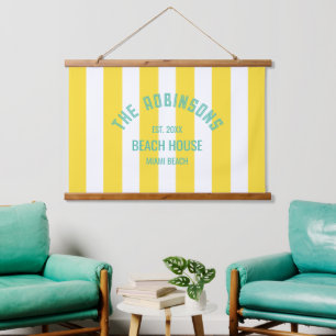 Beach House Familienname Yellow Cabana Strip Wandteppich Mit Holzrahmen