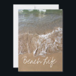 Beach Life Quote Waves Ocean Sandy Water Shore Feiertagskarte<br><div class="desc">Gedruckt mit schönem Bild von Sandstrand mit individueller Textvorlage, die Sie bearbeiten können!</div>