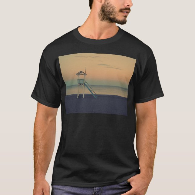 Beach Lifeguard Tower Sunset  T-Shirt (Vorderseite)