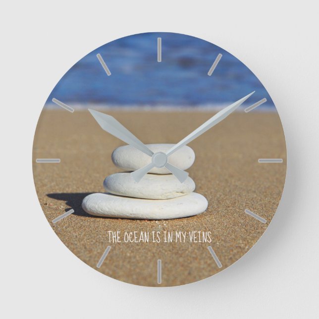 Beach Ocean Aqua Sand Sea View Kieselstein individ Runde Wanduhr (Vorderseite)
