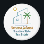 Beach Real Anwesen Company Niedlich anpassbar Magnet<br><div class="desc">Dieser niedliche tropische Anwesen-Firmenmagnet zeichnet sich durch ein modernes blaues Strandhaus mit cooler Küstenpalme und Inselsonne aus. Passen Sie dieses Marketing mit Ihrem Agent und dem Namen Ihres Immobiliengeschäftes an,  um Kunden an der Küste von Zuhause zu kaufen.</div>