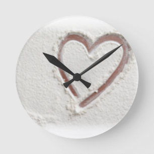 Beach Sand Heart Valentine Runde Wanduhr