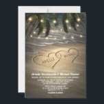Beach Shore Herzstück der Sand Hochzeit Einladunge Einladung<br><div class="desc">Beach Shore Hearts in the Sand Wedding Einladungen - mit einem schönen Design von bunten Lichtern durch Palmen und einem eleganten Strand mit Sandherzen,  die Sie für Ihre eigene Einzigartigkeit anpassen können.  Das Design verfügt auch über einen Strandhintergrund mit Wellen.</div>
