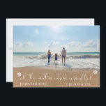 Beach Tropical Vacation Holiday Weihnachten Foto<br><div class="desc">Dieses Design entstand durch digitale Kunst und kann in dem Bereich personalisiert sein, der durch das Ändern des Fotos und/oder Textes zur Verfügung gestellt wird. Oder Sie können es anpassen, indem Sie den Mausklick auswählen, um weitere Optionen anzupassen, um die Farbe des Hintergrunds zu löschen oder zu ändern, Text hinzuzufügen,...</div>