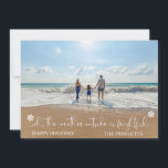 Beach Tropical Vacation Holiday Weihnachten Foto<br><div class="desc">Dieses Design entstand durch digitale Kunst und kann in dem Bereich personalisiert sein, der durch das Ändern des Fotos und/oder Textes zur Verfügung gestellt wird. Oder Sie können es anpassen, indem Sie den Mausklick auswählen, um weitere Optionen anzupassen, um die Farbe des Hintergrunds zu löschen oder zu ändern, Text hinzuzufügen,...</div>