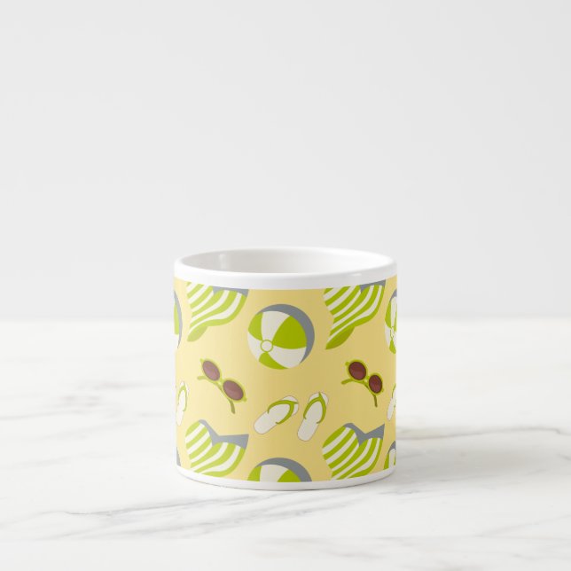 Beach vacay pattern with sunglasses and sun hat  espressotasse (Vorderseite)