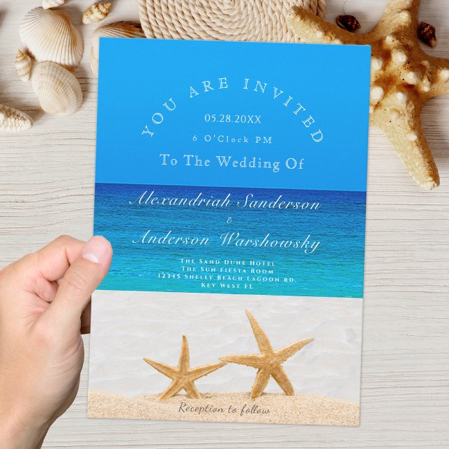 Beach Wedding 2 Starfish in Sand Wedding Einladung (Von Creator hochgeladen)