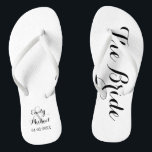 Beach Wedding Bride Flip Flops<br><div class="desc">Braut und Bräutigam Strand Hochzeitsflip Flops auf schwarz-weiß. Personalisieren Sie es mit Ihren Namen und Hochzeitstermin oder passen Sie es an,  wenn Sie die Farben ändern oder das Layout anpassen möchten.</div>