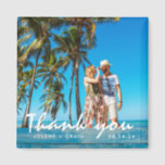 Beach Wedding Foto Vielen Dank Magnet<br><div class="desc">Wir danken Ihnen für Magnete für Ihre Hochzeit am Strand,  die mit Ihrem Foto,  Ihren Namen und Ihrem Hochzeitstag abgestimmt ist. Modernes,  blaues Strandholzdesign mit "Danke" in einem handgeschriebenen Schriftart.</div>