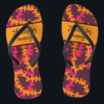Beach Wedding Guest Danke Flip Flops<br><div class="desc">Lila und orangefarbene Plumeria Blume lei gemusterte Flipflops am Strand. Der Text auf jedem lautet "Danke für das Kommen!", aber Sie können jeden Flipflop-Text individuell ändern, um Ihre eigene Nachricht hinzuzufügen, falls gewünscht. Sie sind ein lustiges Gästeschenk für Hochzeiten und Party auf der Insel Hawaii</div>