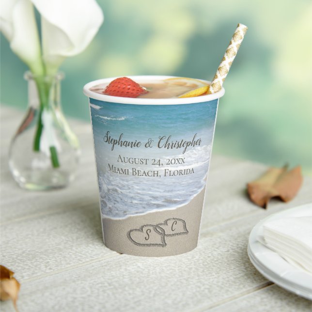 Beach Wedding Hearts im Sand Elegant Pappbecher (In Situ)