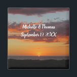 Beach Wedding Orange Sunset Pacific Guest Gast Gut Magnet<br><div class="desc">Dieser Hochzeitsgast-Lieblingsmagnet am Strand verfügt über ein Foto der Sonnenuntergang über dem Pazifik. Der Sonnenuntergang beleuchtet den Himmel und die Unterseite der Wolken in hellorange mit einem Streifen von grau blau noch sichtbar zwischen den Wolken. Der Vordergrund erfasst die Dünen im Schatten, während die Sonne am Horizont untergeht. Die Braut-...</div>