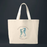 Beach Wedding Welcome Bags Seepferd Jumbo Stoffbeutel<br><div class="desc">Die beiden eleganten Seepferde in sanften türkisblauen und türkisfarbenen Grüntönen laden zum Verweilen ein. Ideal für Hochzeiten in Urlaubsort, Hochzeitswochenenden oder Ihr Brautparty für Hochzeiten am Strand. Diese Taschen sorgen für eine gedankliche und stilvolle Touch. Verwenden Sie die Vorlagenfelder, um jede Tasche mit Ihren Namen, Ihrem Datum oder Ihrer benutzerdefinierten...</div>