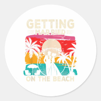 Beach Wedding wird auf der Strandbrücke heiraten. Runder Aufkleber