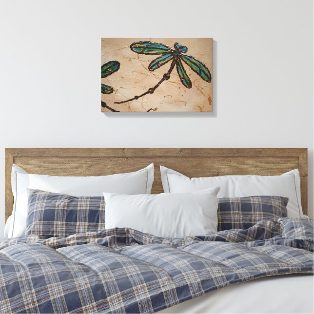 Beachy Blue und Green Dragonfly Flit Leinwanddruck (Insitu (Schlafzimmer))