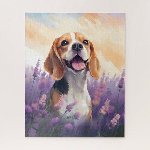 Beagle auf dem Lavendelfeld