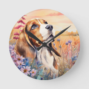 Beagle-Freund mit Wildblumenwiese Runde Wanduhr
