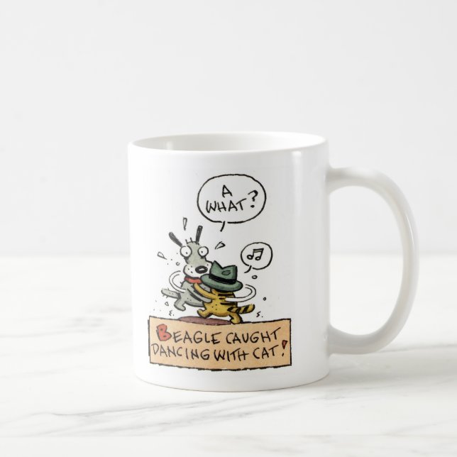 Beagle gefangenes Tanzen mit einer Katze Kaffeetasse (Rechts)