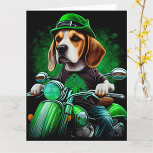Beagle-Hund fährt Fahrrad am St. Patrick's Day Karte