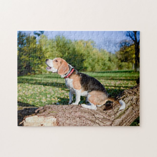 Beagle Hund-Hund-Howling auf einem Log-Puzzle (Horizontal)