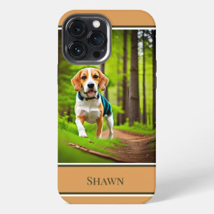 Beagle-Hund im rustikalen Wald iPhone 13 Pro Max Hülle