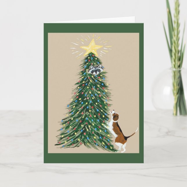 Beagle mit Waschbär im Weihnachtsbaum Karte (Vorderseite)