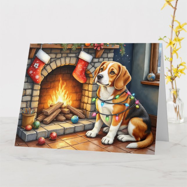 Beagle Sitting by Fireplace with Christmas Lights Karte (Gelbe Blume)