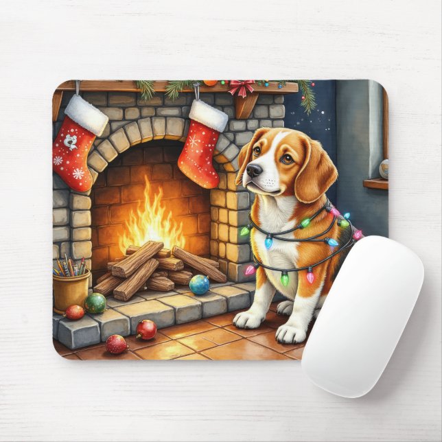 Beagle Sitting by Fireplace with Christmas Lights Mousepad (Mit Mouse)