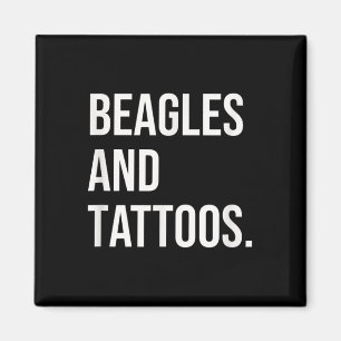 Beagle und Besitzer des Beagle in Tattoos, Hund in Magnet