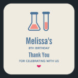 Beaker & Test Tube Science zum Geburtstag Quadratischer Aufkleber<br><div class="desc">Geburtstag danke Ihnen Aufkleber mit einem niedlichen zeichn eines Reagenzglases und Bechers. Ideal für Wissenschaftsarten.</div>