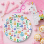Beakers and Flask Fun Science Pattern Pappteller<br><div class="desc">Papier Teller mit einem lustigen und farbenfrohen Muster. Wissenschaftler schauen mit Beakern und Flaschen verschiedener Formen und Größen in hellen,  fröhlichen Farben.</div>