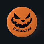Beängstigende Kürbislaterne Benutzerdefiniertes Or Button<br><div class="desc">Dieser orangefarbene Halloween-Knopf weist eine cool lächelnde Kürbislaterne und einen eigenen personalisierten Text auf. Niedliches und beängstigendes Gastgeschenk.</div>