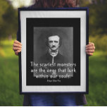 Beängstigende Monster Edgar Allan Pop Zitat Poster<br><div class="desc">Schwarz-Weiß-Foto des Dichters / Autors Edgar Allan Poe mit Textüberlagerung "Die beängstigendsten Monster lauern in unseren Soulen."</div>