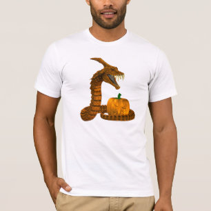 Beängstigende Schlange schützt einen Kürbis T-Shirt