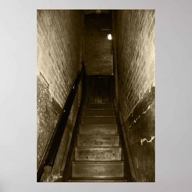 Beängstigende Treppe auf gruselige Halloween-Proph Poster (Vorne)