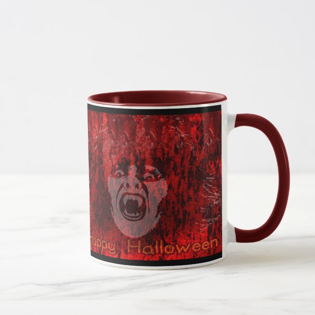 Beängstigende Vampirmutter in der Tasse Blut (Rechts)