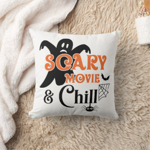 Beängstigender Film und Chill Halloween Kissen