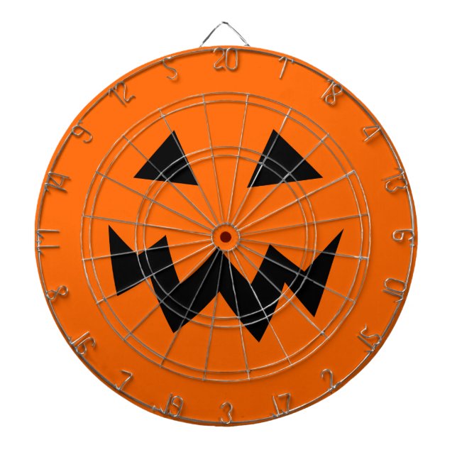 Beängstigender Halloween-Kürbis schnitzender Dartscheibe (vorne)