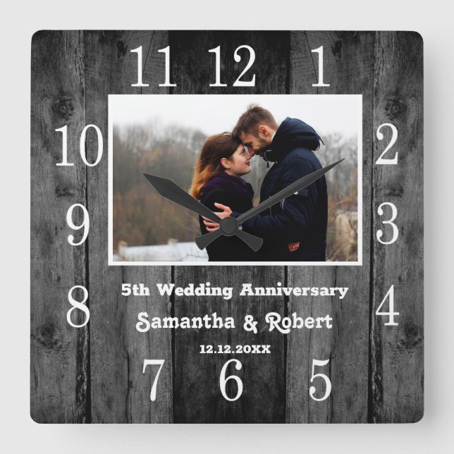 Beängstigendes 5-jähriges Foto Quadratische Wanduhr (Vorderseite)