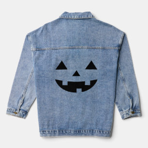 Beängstigendes Halloween-Kürbisgefecht mit scharfe Jeansjacke