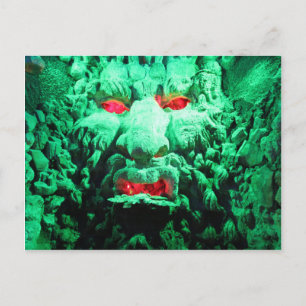 Beängstigendes Maskengefecht Postkarte