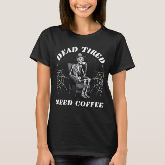 Beängstigendes Skelett mit kaffee zu Halloween T-Shirt
