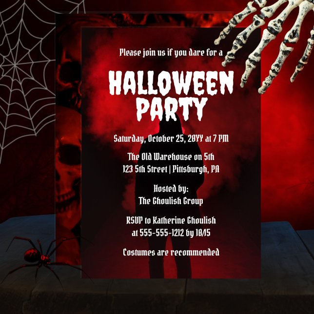 Beängstigendes Stalker-Halloween-Party Einladung (Creepy Scary Hooded Stalker and Skulls Halloween Party Invitation)