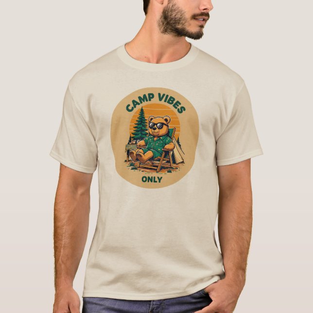 Bear Camp Vibes Only - Chillin' Bear with Sunglass T-Shirt (Vorderseite)
