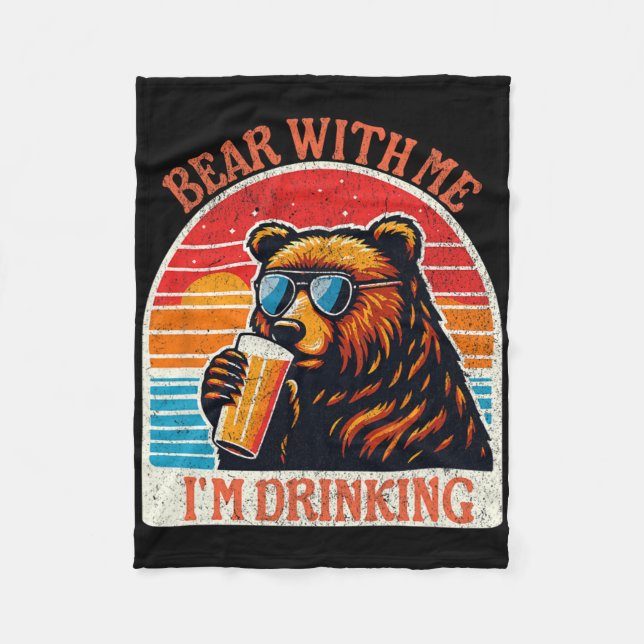 Bear Drinking Beer Outdoor Funny Grizzly Hiking  Fleecedecke (Vorderseite)