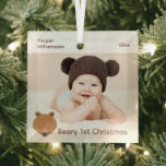 Bear Foto Baby First Christmas Ornament Aus Glas<br><div class="desc">Das erste Weihnachtsgeschmuck eines Fotos mit einer niedlichen Bärensymbol. Einfach mit dem Namen & Foto Ihres Babys und dem Jahr anpassen,  in den Warenkorb legen und auf Ihrem Weihnachtsbaum genießen! Bear 1. Foto Baby First Christmas Glass Ornament Holidayday Design | ©Melissa Patton - Designer/Illustrator</div>