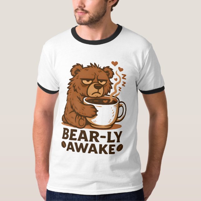 Bear-ly Awake Coffee Lover Design T-Shirt (Vorderseite)