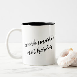 Bearbeiten Sie intelligenteren, nicht härteren Zweifarbige Tasse