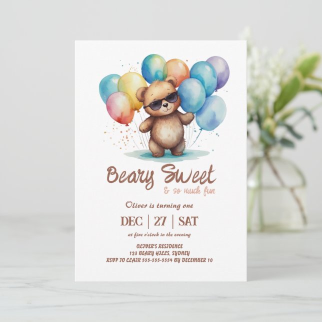 Beary Sweet Teddy mit Brillen und Ballons Einladung (Stehend Vorderseite)